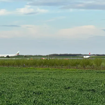 アパート Airport Belgrade 2bedrooms *