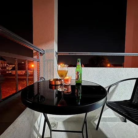 アパート Airport Belgrade 2bedrooms *